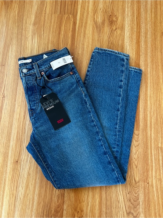 Levi's Pants - Levi's Premium High Rise Wedgie Jeans - Classic Straight Fit